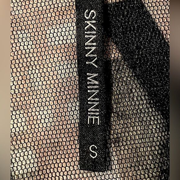 New! Skinny Minnie, Black, Detailed, “New York”, Super Short-Sleeve, Top. Small. - Picture 3 of 3